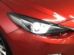 【LEDヘッドライト】大光量で夜道や雨の日の安心感を高めるLEDヘッドライト。周囲の明るさに応じて自動点灯・消灯/ライトの消し忘れも防げるオートライトコントロール付！