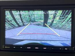 【バックカメラ】駐車時に後方がリアルタイム映像で確認できます。大型商業施設や立体駐車場での駐車時や、夜間のバック時に大活躍！運転スキルに関わらず、今や必須となった装備のひとつです！
