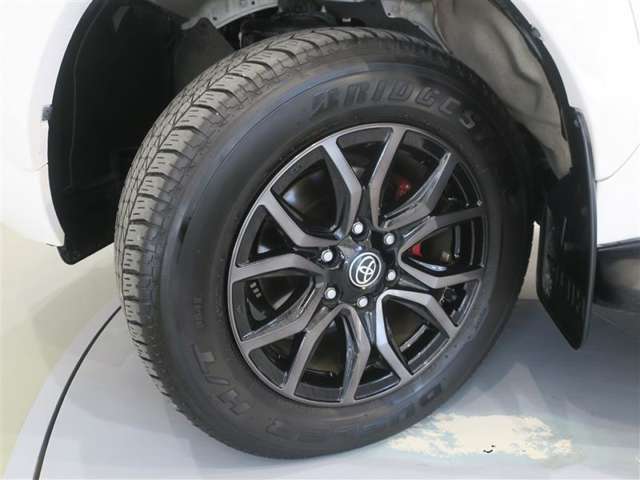 タイヤサイズは、265/60R/18インチです。