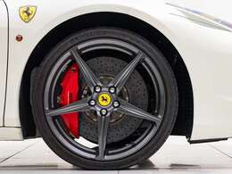 当店は高級輸入車専門店だからこそ整備に力を入れています。カスタム依頼はもとよりコーディングや納車整備、毎月たくさんのお客様からお問い合わせがあり好評いただいております。価格も比べれば納得のプライスです