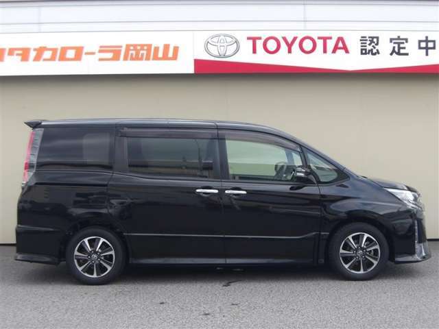 両側パワースライドドア付きだから、狭い駐車スペースなどでの 乗り降りラクラク！小さなお子さまのいるご家庭には嬉しい装備。
