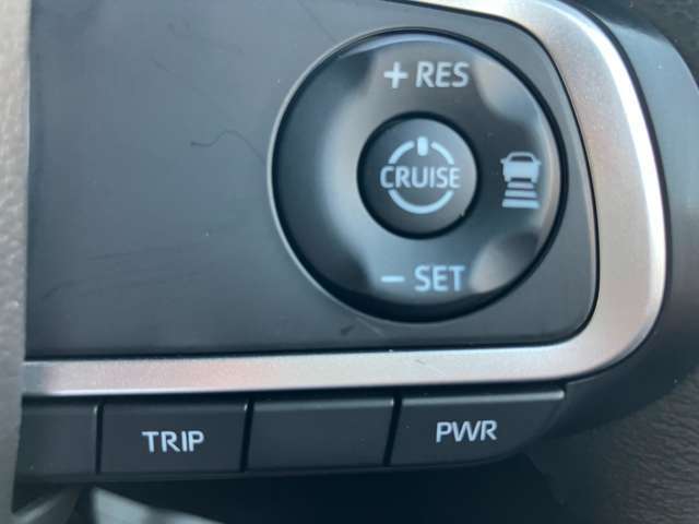登録した速度に保ち走行するクルーズコントロール付き。高速やバイパスでの運転支援に役立つ便利アイテムです！