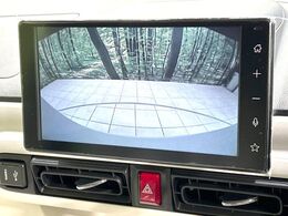 【バックカメラ】駐車時に後方がリアルタイム映像で確認できます。大型商業施設や立体駐車場での駐車時や、夜間のバック時に大活躍！運転スキルに関わらず、今や必須となった装備のひとつです！