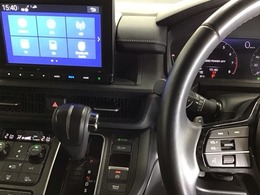 ホンダ純正メモリーナビ搭載なので、遠方へのドライブもお任せ下さい！ステアリング左手側にオーディオ関連のコントロールスイッチを配置しています。操作時は視線を逸らすことなく運転に集中できます