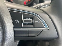 【クルーズコントロール】高速道路もラクラク走行。アクセルを離しても一定速度で走行ができ、長距離運転時の負担を軽減！加速・減速も簡単なスイッチ操作で調整できます。