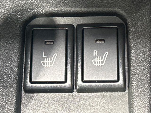 【シートヒーター】寒い日に重宝するシートヒーター！エアコンより早く温まってくれるので寒がりの人も安心ですね♪エアコンの温風は乾燥するから苦手、という方にもをおすすめです。