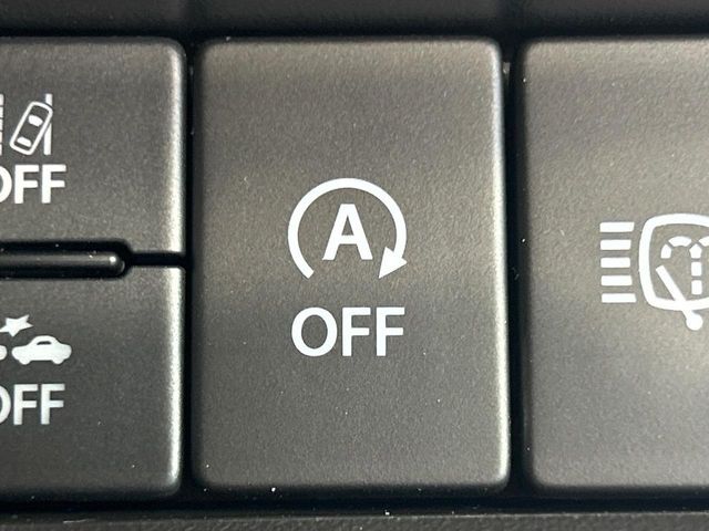 【アイドリングストップ】赤信号や渋滞で停車した際にエンジンを停止し、無駄な燃料の消費を抑えます。燃費向上や環境保護につなげる機能♪エンジンはブレーキを離せば再始動します。