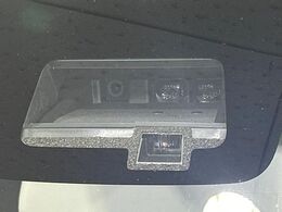 【スズキ　セーフティサポート】走行中に前方の車両等を認識し、衝突しそうな時は警報とブレーキで衝突回避と被害軽減をアシスト。より安全にドライブをお楽しみいただけます。