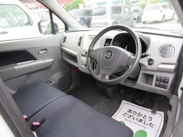 保証に関しては当店でご購入の車両は1年・走行無制限保証を実施中。フリーダイアル0078-6002-249575となります！