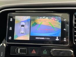 【マルチアラウンドモニター】専用のカメラにより、上から見下ろしたような視点で360度クルマの周囲を確認することができます☆死角部分も確認しやすく、狭い場所での切り返しや駐車もスムーズに行えます。