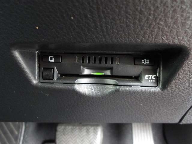 ETC車載器付きです。高速道路の料金所もスムーズに通過できます。
