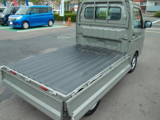 広々としたフラットな荷台は、積みやすさも積載能力も余裕たっぷり！