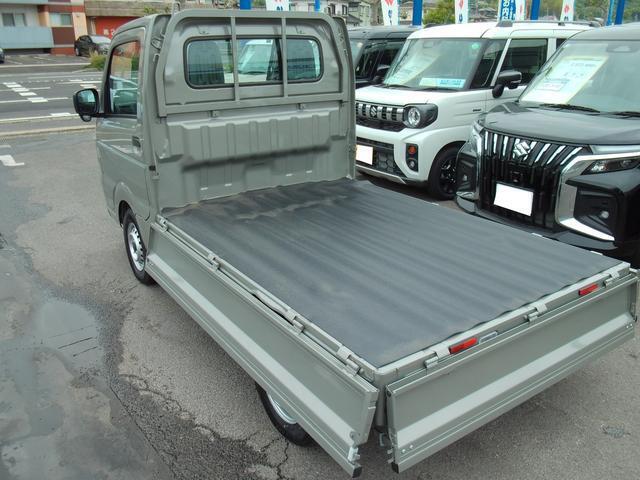 広々としたフラットな荷台は、積みやすさも積載能力も余裕たっぷり！