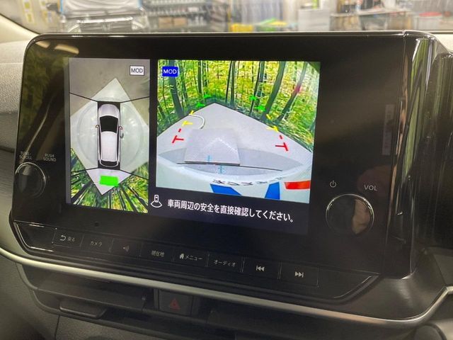 【アラウンドビューモニター】専用のカメラにより、上から見下ろしたような視点で360度クルマの周囲を確認することができます☆死角部分も確認しやすく、狭い場所での切り返しや駐車もスムーズに行えます。