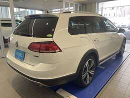 ボディカラーは「ピュアホワイト」カラーコードは「LC9A」