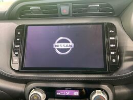 【大画面ナビ】人気の大型9インチナビを装備。存在感のある大画面はインパクト大！ナビ利用時のマップ表示は見やすく、テレビやDVDは臨場感がアップ！いつものドライブがグッと楽しくなります♪