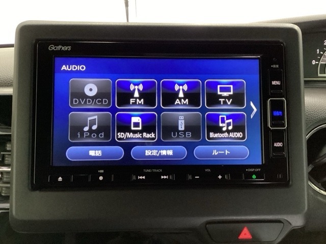 AVメニューはご覧の通り、様々なコンテンツに対応、ドライブを楽しく演出できます。詳しくはスタッフへお尋ねください
