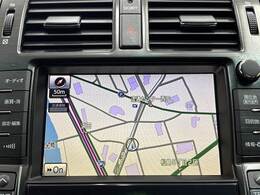純正ナビ装備！！地デジ　CD　DVDなどの様々なメディアを搭載！！