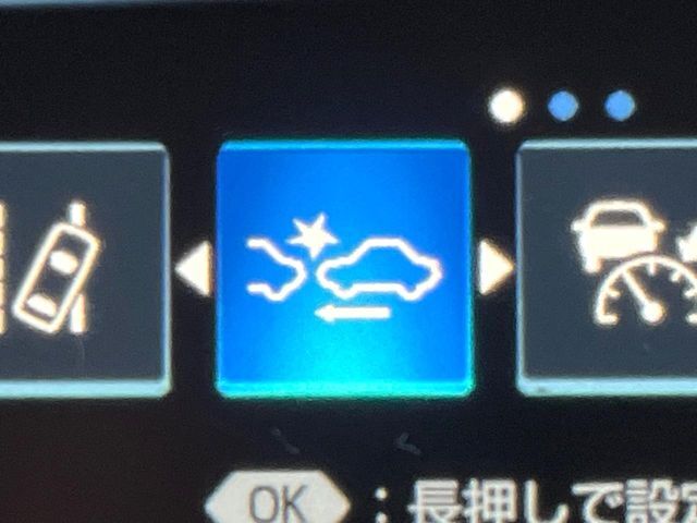 【プリクラッシュセーフティ】前方の車両等を検知し、衝突しそうな時は警報で注意を促し、ブレーキを踏む力をサポート。ブレーキを踏めなかった場合は衝突被害軽減ブレーキが作動、衝突回避をサポートします。