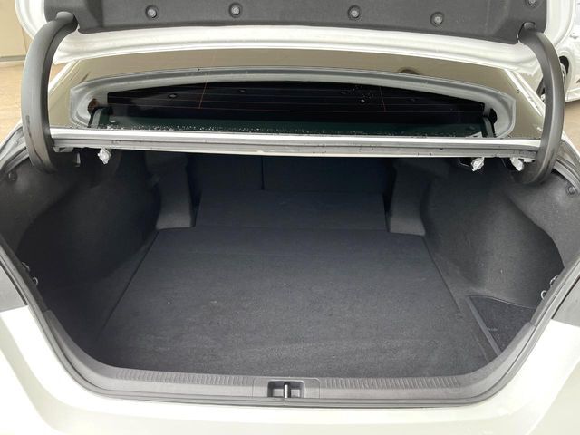 普段のお買い物や通勤、送迎等に十分な荷室スペースを確保しております。