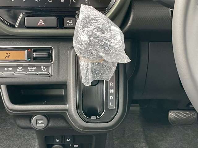 操作簡単なシフトレバーです。