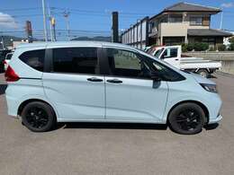 お車の車検・オイル交換・修理・鈑金塗装・ガラス修理・デントリペア・ボディコーティングなども幅広く対応しております。その際は無料で代車を貸し出し致します。車の事は何でもお任せください！