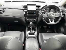 インパネ周りの画像です。店舗にて現車の確認もいただけますので、お電話で在庫のご確認の上是非ご来店くださいませ！！！ワクワクするクルマ選びをご提案します！