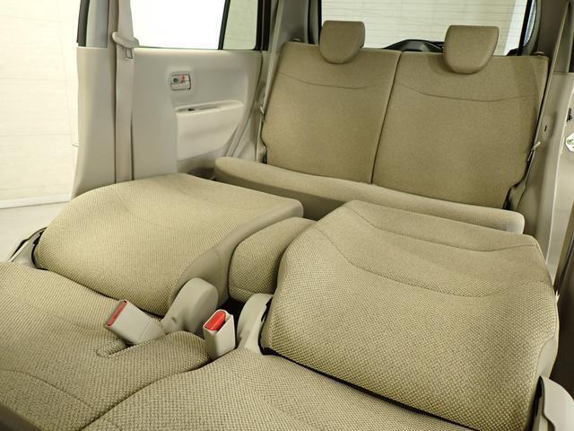 シートアレンジ多彩です。足を伸ばしてゆっくり休憩できる　広々車内です。