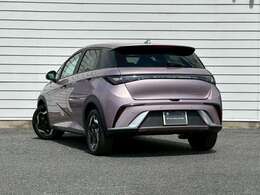 クオーターパネルには遊び心のある立体感のあるデザインが施されています！