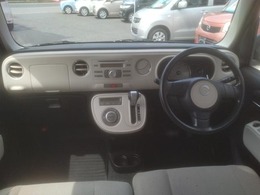 運転しやすいインパネ周りです。見やすいレイアウトで快適なドライブをサポート☆