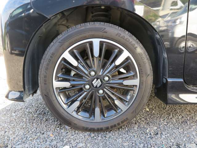 ご覧いただきありがとうございます！車両販売以外でも一般整備や板金など幅広く行っておりますのでお車の事でお悩みの際はお気軽にお問合せ下さい！