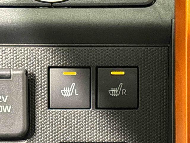 寒い日のドライブを快適にする運転席＆助手席シートヒーターが付いてます。その隣にはアクセサリーソケット（12V/120W）も装備されています。