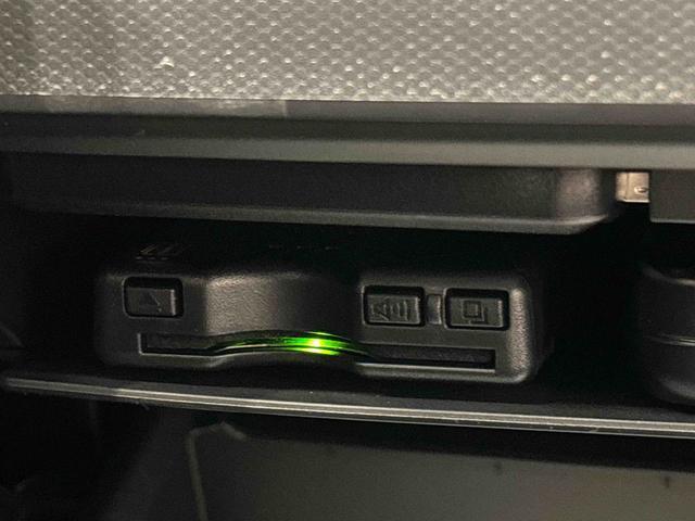 ETCカードを挿入することで高速道路を利用する際の支払いがキャッシュレスになったり、ETCスマートインターチェンジが利用できたり、とても便利なアイテムです！保証は修理保証のみとなります。