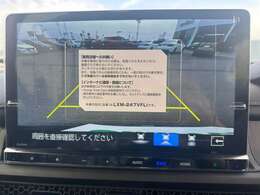 【バックモニター】後ろのカメラの映像をモニターに映し出すことができます！後方の見えない死角や、障害物との距離感をしっかり確認することができます！駐車が苦手な方におすすめです。