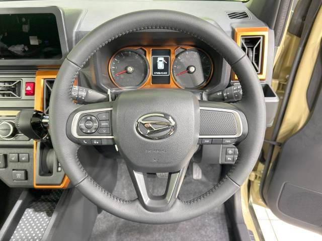 【純正革巻きステアリング】上質な革を使用することで、手にしっかり馴染みとても運転しやすいハンドルです♪