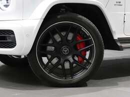 マットブラックAMG22インチAW AMGレッドブレーキキャリパー