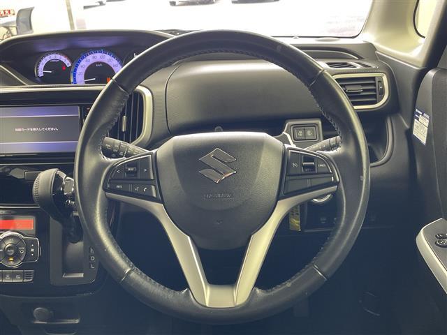 【ステアリング】軽い力で扱いやすいハンドルです。目立つ傷やスレなどなく綺麗な状態です！除菌プランいれていただくとさらに快適に！清潔なお車はお子様にも安心ですね！