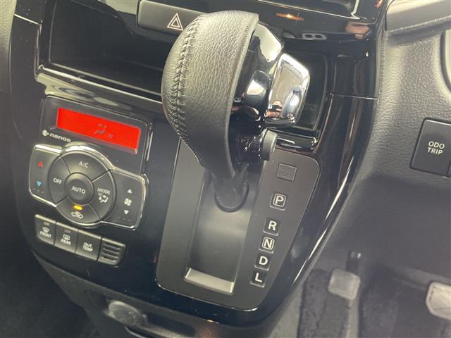 【シフトレバー】シフトも操作しやすく快適なドライブを楽しんでいただけます！
