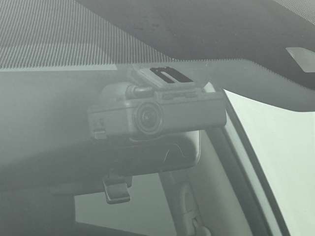 【　ドライブレコーダー　】運転中の記録を残します。事故などを起こした起こされた時の証拠を残します。