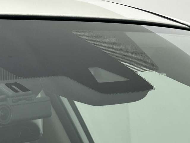 【　衝突被害軽減ブレーキ　】衝突軽減ブレーキ付き♪誤操作で万が一、前方の車に衝突しそうになった際に自動でブレーキが作動し衝突の被害を軽減します！