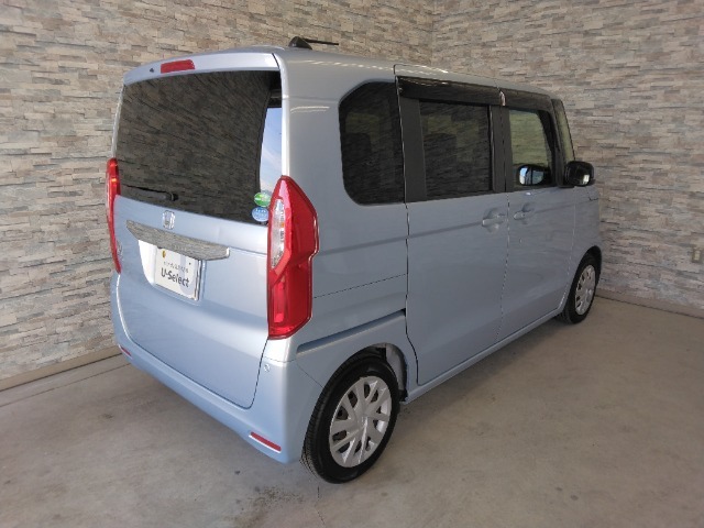 オプションになりますが、ボディーコーティングもご用意しております。新車の輝きに近づき、洗車などのお手入れも楽になりますよ。