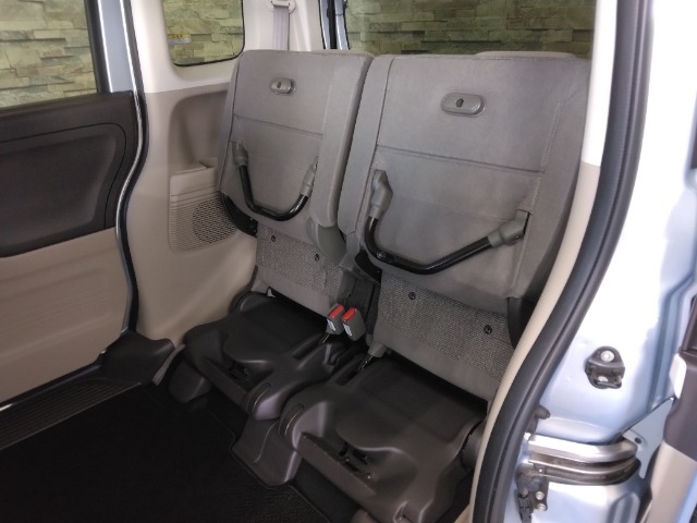 頭上にもゆとりのスペースがあり、お子さまのお着替えがのびのびできるのはもちろん、背の高い荷物もラクに積み込めます。