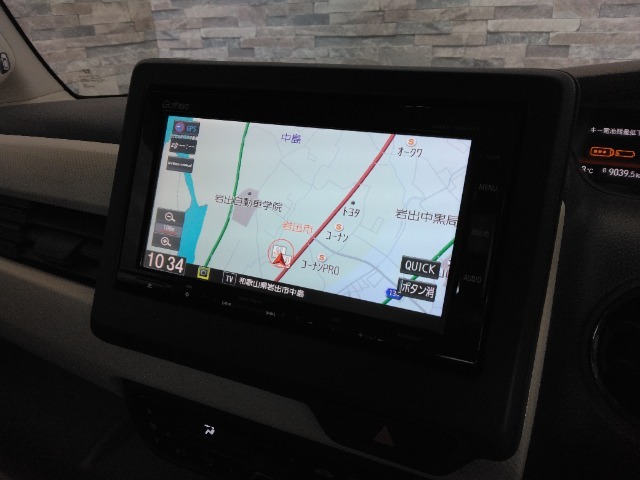 純正ナビが搭載されています。初めての道も安心ですね。Bluetooth接続可能！