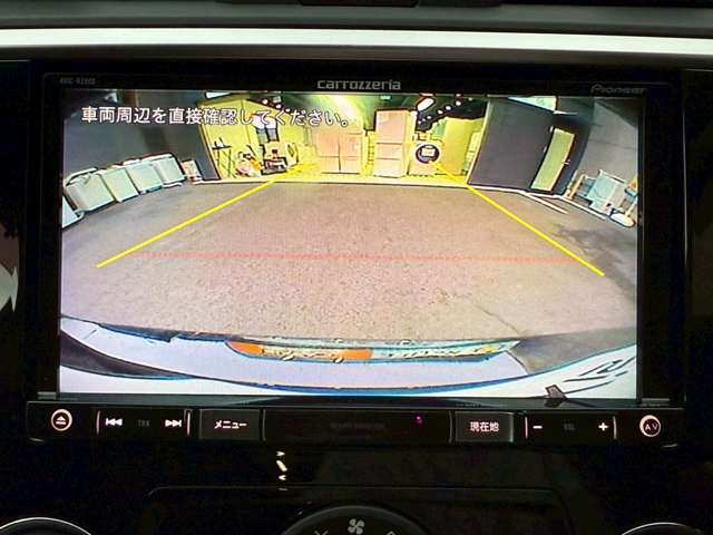 【バックカメラ】駐車時に後方がリアルタイム映像で確認できます。大型商業施設や立体駐車場での駐車時や、夜間のバック時に大活躍！運転スキルに関わらず、今や必須となった装備のひとつです！