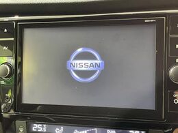 【純正ナビ】人気の純正ナビを装備。オーディオ機能も充実しており、Bluetooth接続すればお持ちのスマホやMP3プレイヤーの音楽を再生可能！毎日の運転がさらに楽しくなります！！