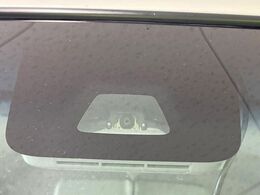 【スマートアシスト】走行中に前方の車両等を認識し、衝突しそうな時は警報とブレーキで衝突回避と被害軽減をアシスト。より安全にドライブをお楽しみいただけます。