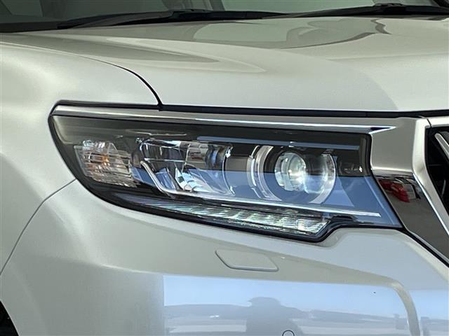 【ライト・ランプ】ワレもなく綺麗な状態なので、悪天候や夜間の走行も視界良好で安心してお乗りいただけます。ヘッドライト・ホイール・フロントガラスなど色々な部分コーティングをご用意しております！