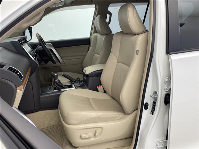 【助手席】きれいな助手席なので家族や友だちに乗ってもらっても安心です！