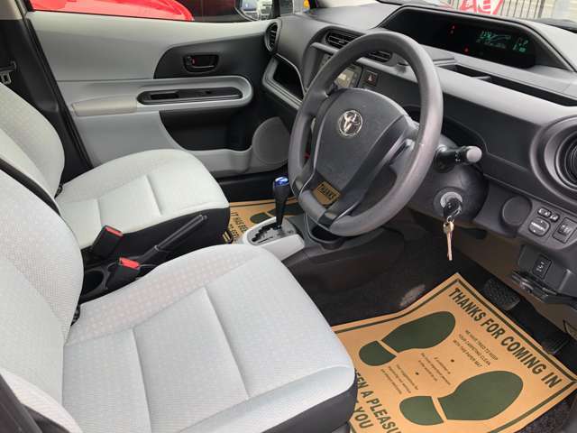 運転席シート廻りは使用感も少なく、良好な状態となっています。前オーナー様が丁寧に使っていたことがよくわかります♪