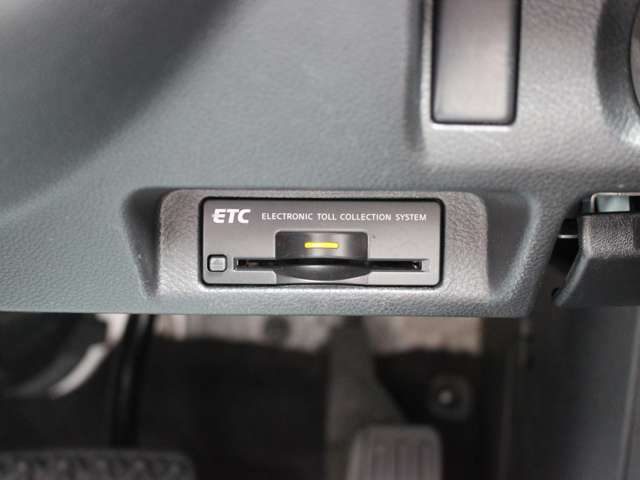 ETCももちろん装備！いまや無い車はないのではないかというくらいですがこちらも例外ではなく装備されております！後からつける手間もお金もかからず高速もスイスイなので友達・家族と遠出も楽しくなるはずです